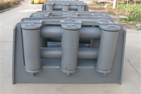 E型 九滚柱导缆器